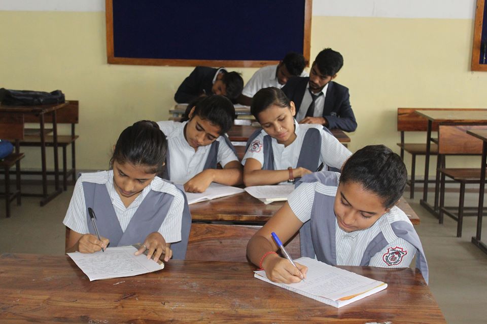 “FIT  INDIA SCHOOL” – ESSAY WRITING  & POSTER MAKING  ACTIVITY